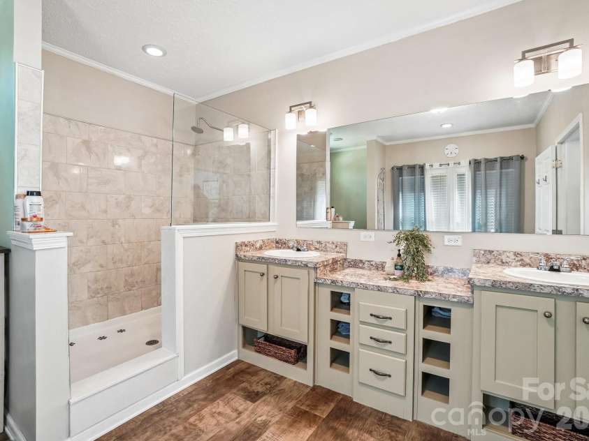 51 Hermit Springs Trail, Hendersonville, NC 28739.  MLS# CAR4394272, YatesRealty ID 31810. 