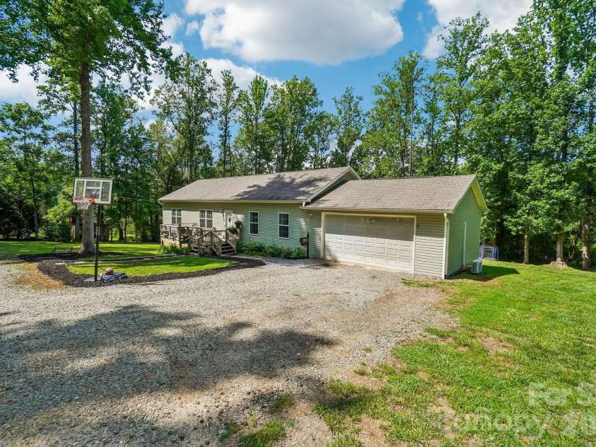 51 Hermit Springs Trail, Hendersonville, NC 28739.  MLS# CAR4394272, YatesRealty ID 31810. 
