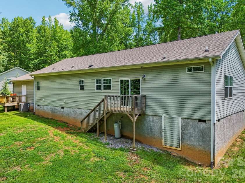 51 Hermit Springs Trail, Hendersonville, NC 28739.  MLS# CAR4394272, YatesRealty ID 31810. 