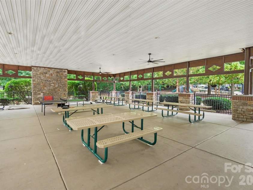 2143 Knickerbocker Drive, Charlotte, NC 28212.  MLS# CAR4392064, YatesRealty ID 31813. And all its amenities.