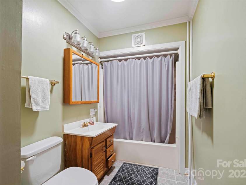 2207 Stagecoach Trail, Shelby, NC 28150.  MLS# CAR4290259, YatesRealty ID 31813. Bath 2