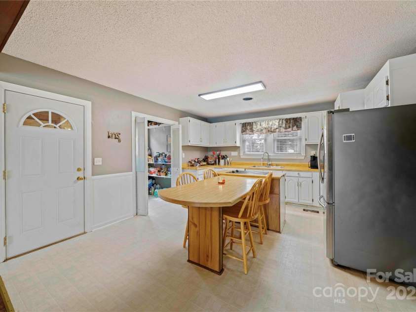 2207 Stagecoach Trail, Shelby, NC 28150.  MLS# CAR4290259, YatesRealty ID 31813. Kitchen