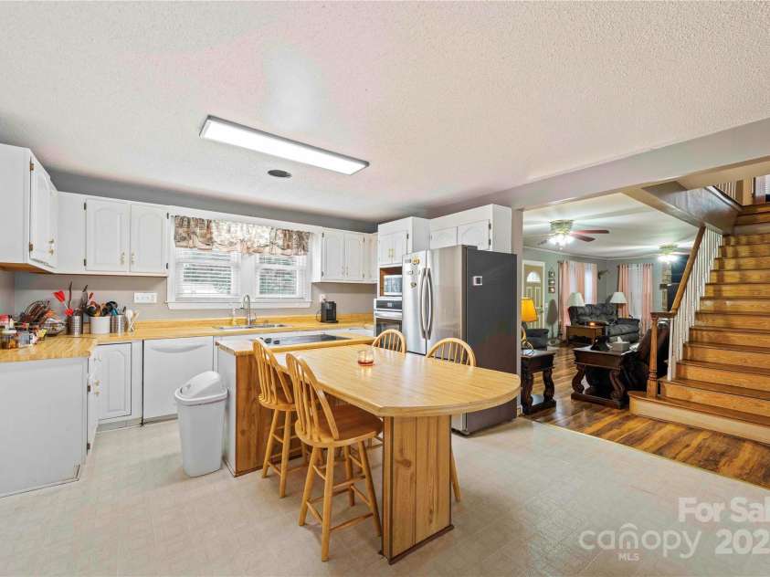 2207 Stagecoach Trail, Shelby, NC 28150.  MLS# CAR4290259, YatesRealty ID 31813. Kitchen