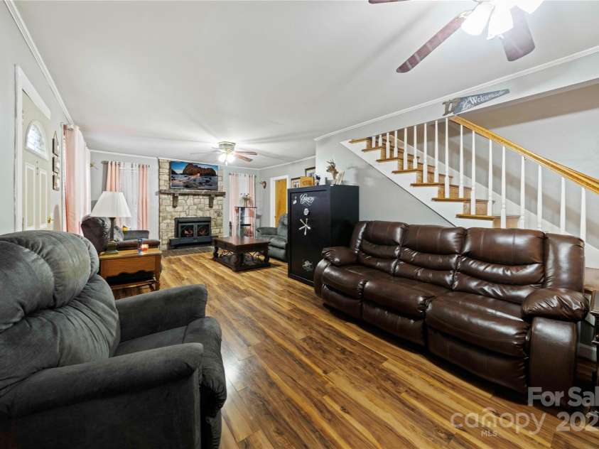 2207 Stagecoach Trail, Shelby, NC 28150.  MLS# CAR4290259, YatesRealty ID 31813. Living Room