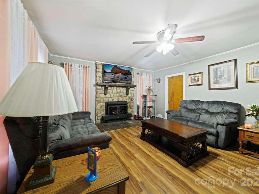 2207 Stagecoach Trail, Shelby, NC 28150.  MLS# CAR4290259, YatesRealty ID 31813. Living Room