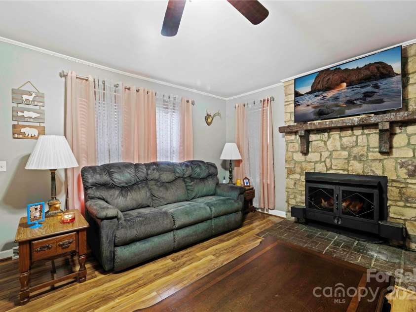 2207 Stagecoach Trail, Shelby, NC 28150.  MLS# CAR4290259, YatesRealty ID 31813. Living Room