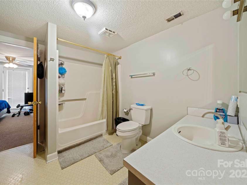 2207 Stagecoach Trail, Shelby, NC 28150.  MLS# CAR4290259, YatesRealty ID 31813. Primary Bath