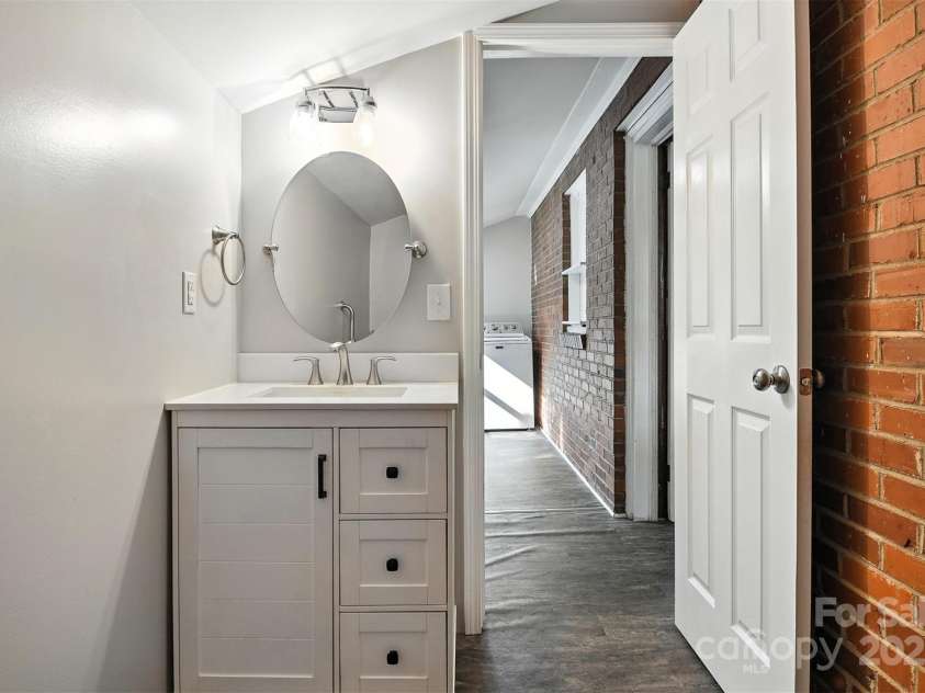 3544 6th Street Drive, Hickory, NC 28601.  MLS# CAR4284338, YatesRealty ID 31814. 