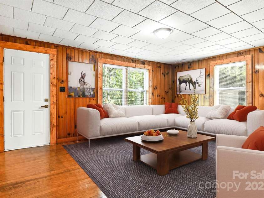 3544 6th Street Drive, Hickory, NC 28601.  MLS# CAR4284338, YatesRealty ID 31814. 