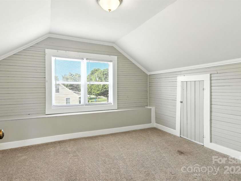 3544 6th Street Drive, Hickory, NC 28601.  MLS# CAR4284338, YatesRealty ID 31814. 