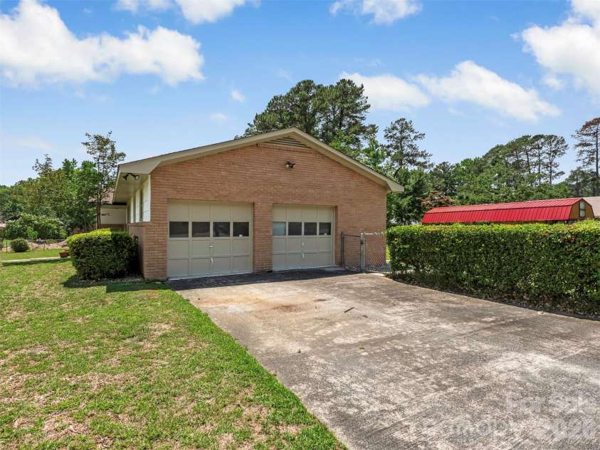 8121 Greenbrook Road, Columbia, SC 29223.  MLS# CAR4393949, YatesRealty ID 31814. 