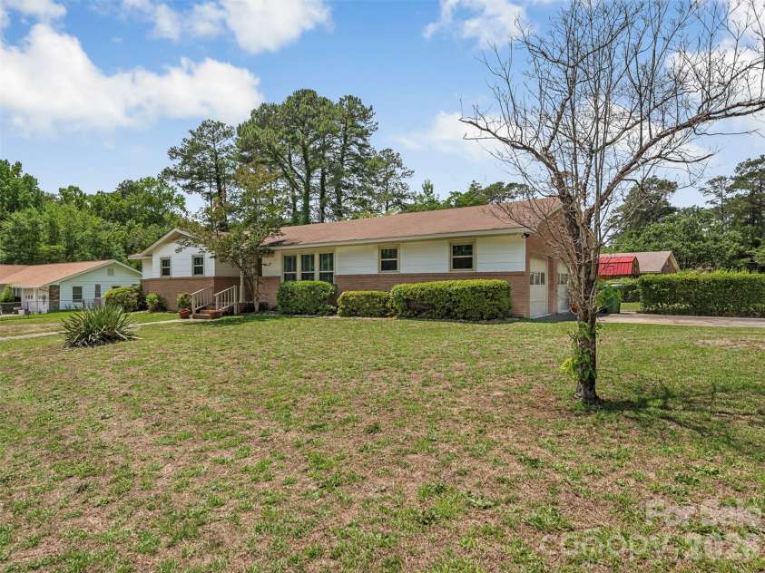 8121 Greenbrook Road, Columbia, SC 29223.  MLS# CAR4393949, YatesRealty ID 31814. 
