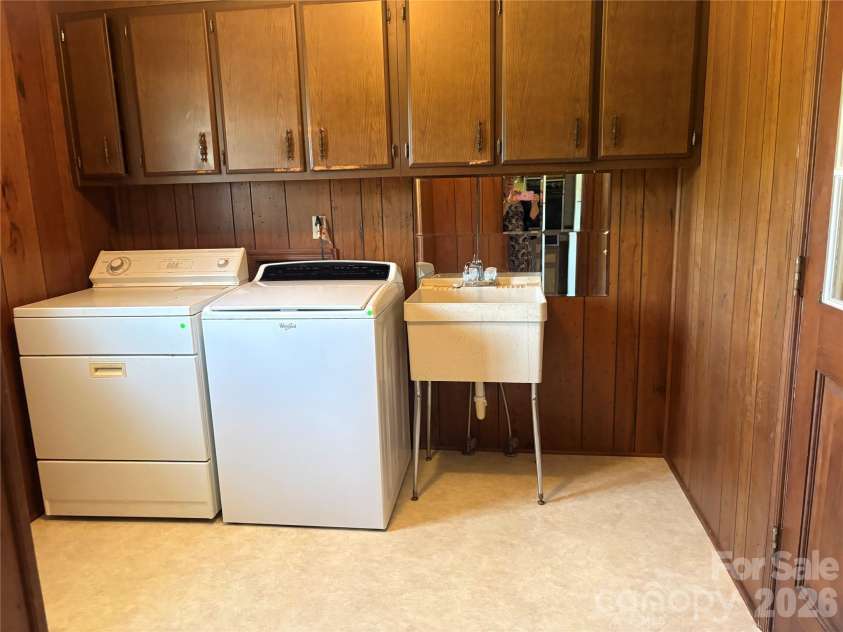 5500 Saddlewood Lane, Mint Hill, NC 28227.  MLS# CAR4382931, YatesRealty ID 31815. Large utility room! Includes washer, dryer & Laundry sink!