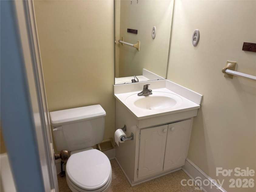 5500 Saddlewood Lane, Mint Hill, NC 28227.  MLS# CAR4382931, YatesRealty ID 31815. Master 2nd vanity.