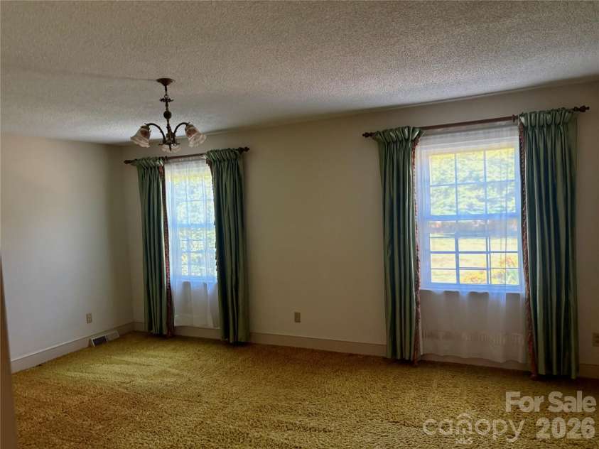 5500 Saddlewood Lane, Mint Hill, NC 28227.  MLS# CAR4382931, YatesRealty ID 31815. Nice windows!