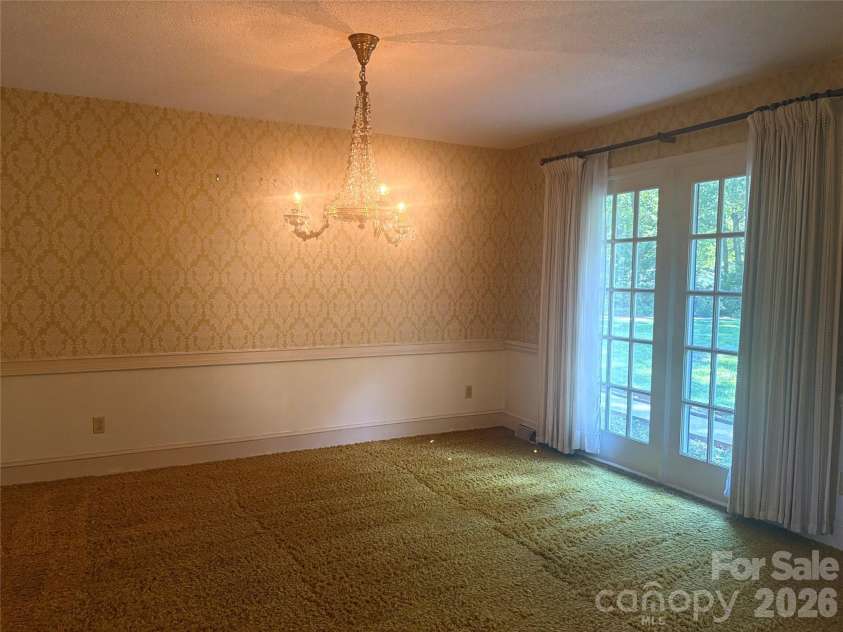 5500 Saddlewood Lane, Mint Hill, NC 28227.  MLS# CAR4382931, YatesRealty ID 31815. Pretty chandalier and wall paper!