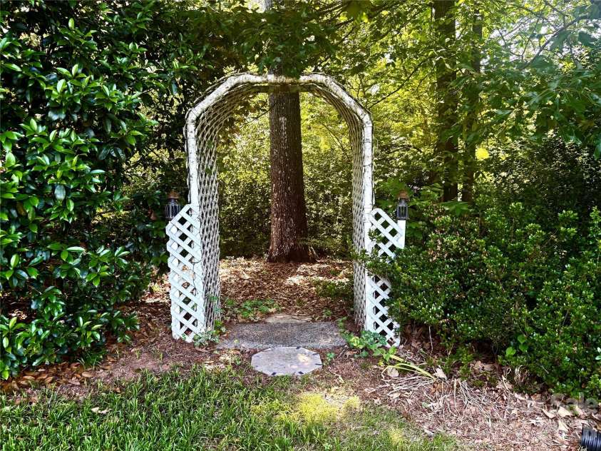 5500 Saddlewood Lane, Mint Hill, NC 28227.  MLS# CAR4382931, YatesRealty ID 31815. Pretty front courtyard!