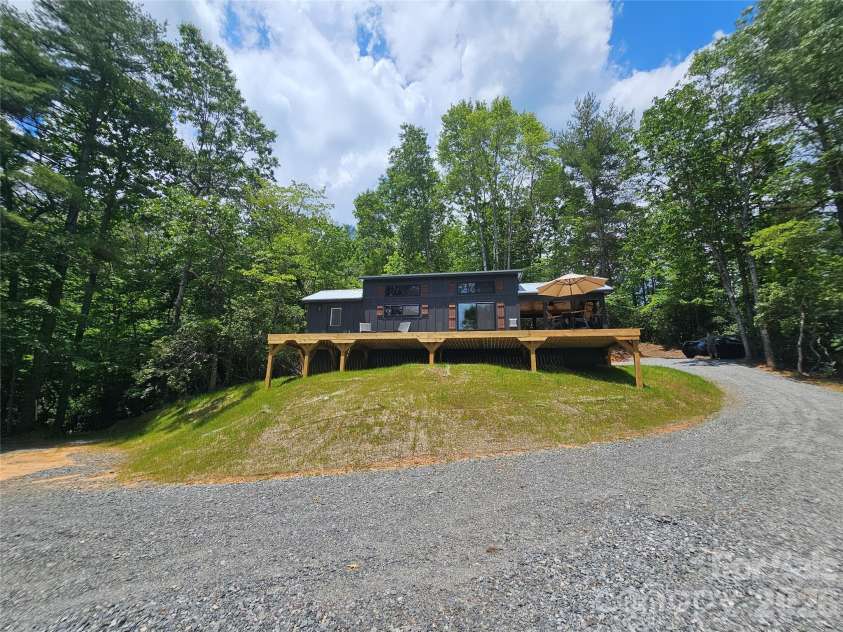 171 Duff Cove Road, Brevard, NC 28712.  MLS# CAR4390871, YatesRealty ID 31816. 