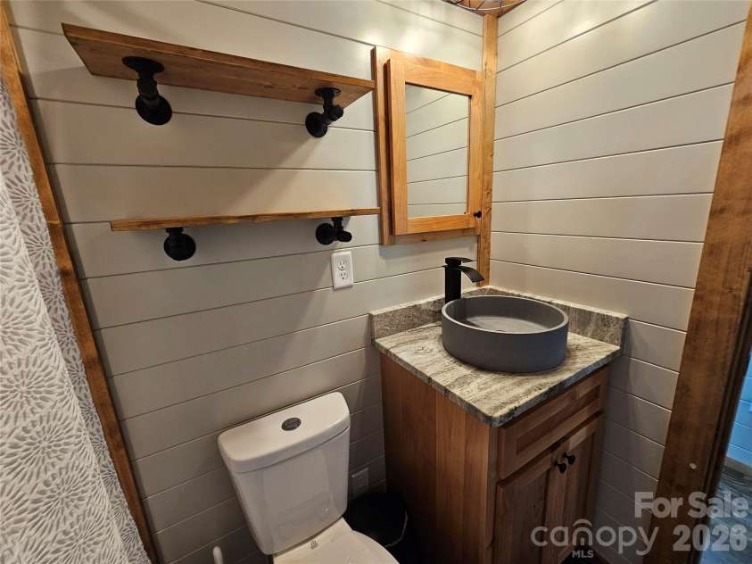 171 Duff Cove Road, Brevard, NC 28712.  MLS# CAR4390871, YatesRealty ID 31816. Full Bath