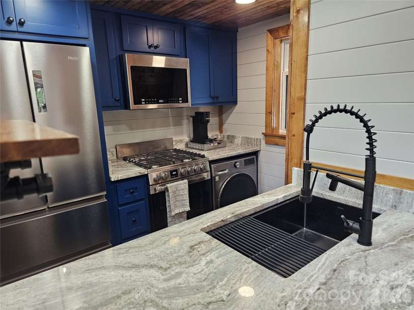 171 Duff Cove Road, Brevard, NC 28712.  MLS# CAR4390871, YatesRealty ID 31816. Kitchen