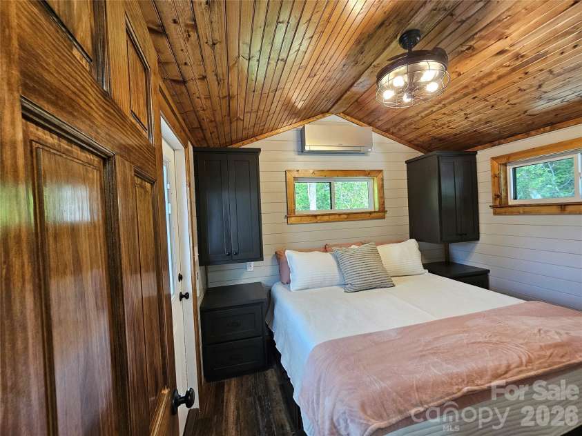 171 Duff Cove Road, Brevard, NC 28712.  MLS# CAR4390871, YatesRealty ID 31816. Master Suite