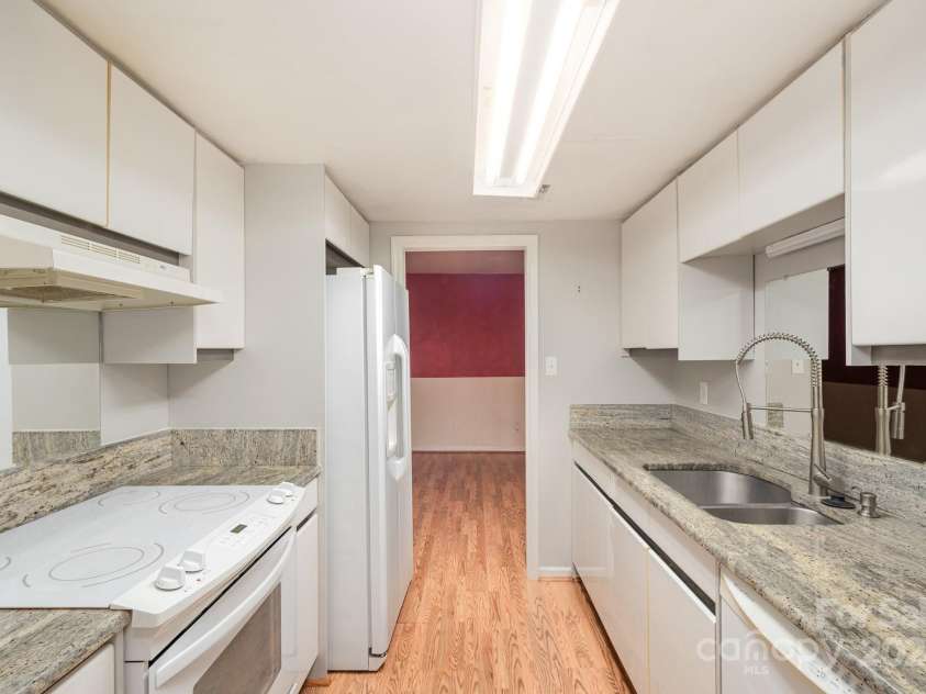 8017 Regent Park Lane, Charlotte, NC 28210.  MLS# CAR4186144, YatesRealty ID 3182. 