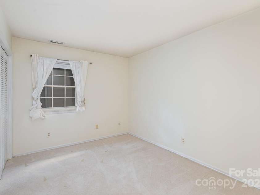 8017 Regent Park Lane, Charlotte, NC 28210.  MLS# CAR4186144, YatesRealty ID 3182. 