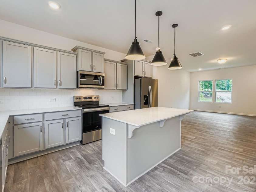 3027 Howell Mill Road, Charlotte, NC 28208.  MLS# CAR4255267, YatesRealty ID 31820. 