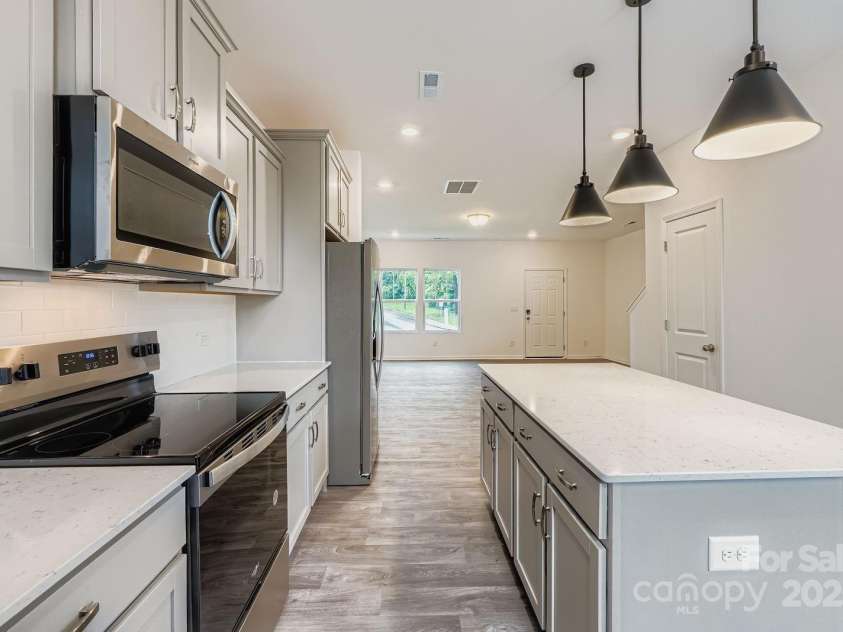 3027 Howell Mill Road, Charlotte, NC 28208.  MLS# CAR4255267, YatesRealty ID 31820. 
