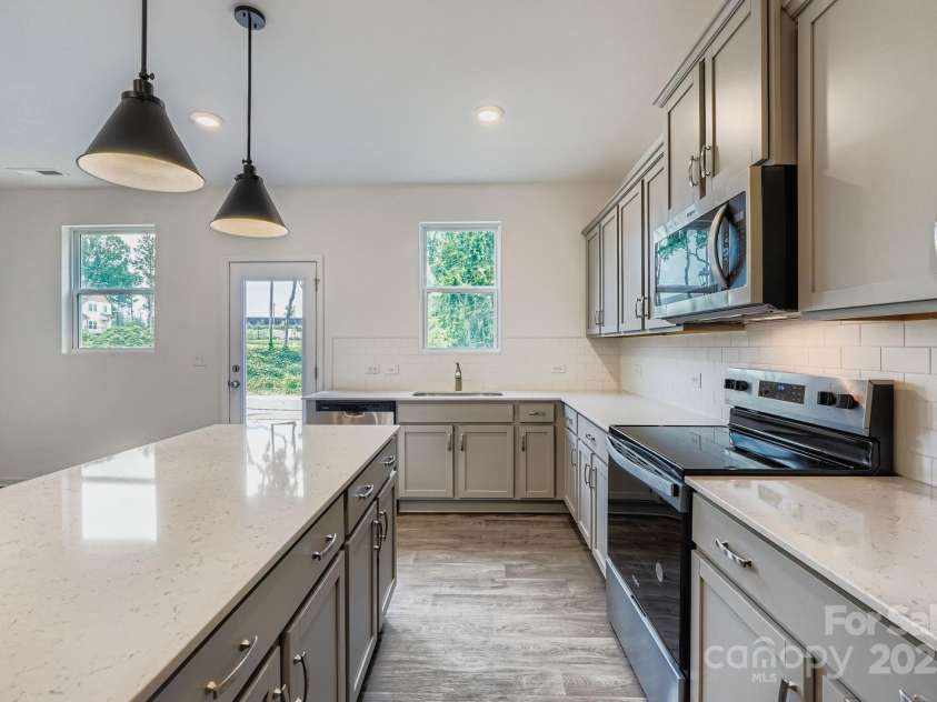 3027 Howell Mill Road, Charlotte, NC 28208.  MLS# CAR4255267, YatesRealty ID 31820. 