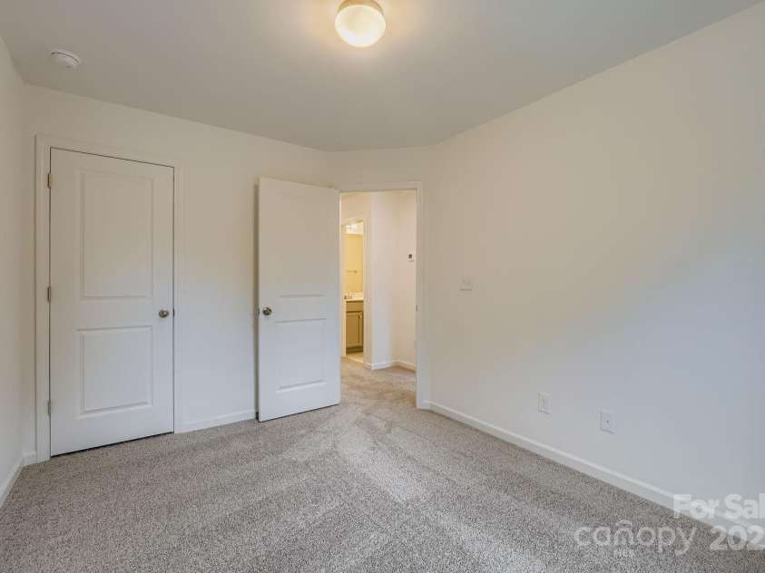 3027 Howell Mill Road, Charlotte, NC 28208.  MLS# CAR4255267, YatesRealty ID 31820. 