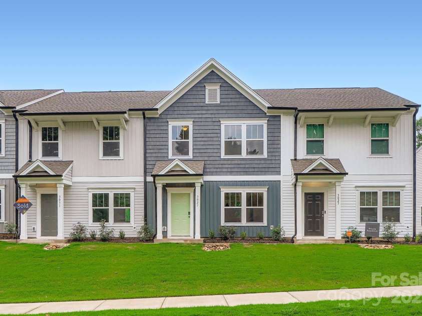 3027 Howell Mill Road, Charlotte, NC 28208.  MLS# CAR4255267, YatesRealty ID 31820. 