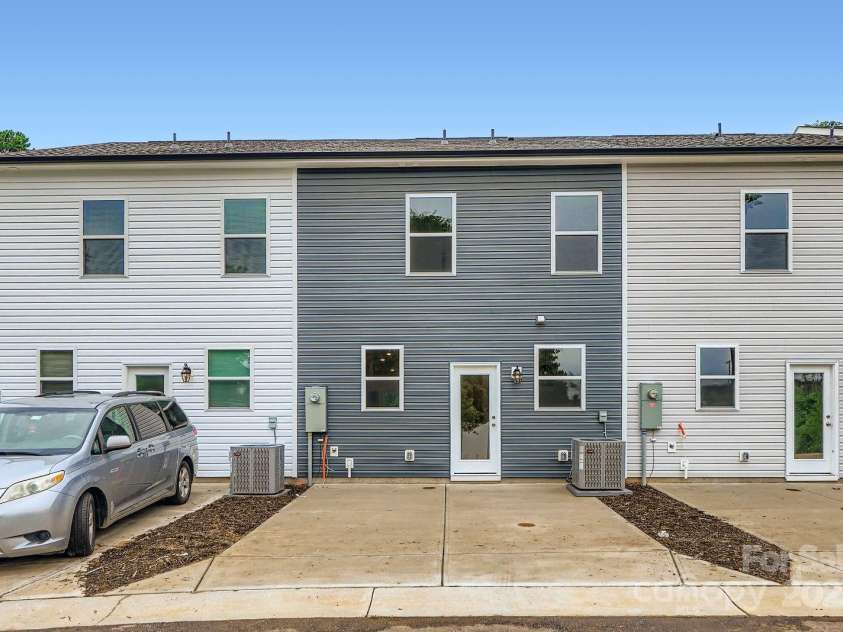 3027 Howell Mill Road, Charlotte, NC 28208.  MLS# CAR4255267, YatesRealty ID 31820. 