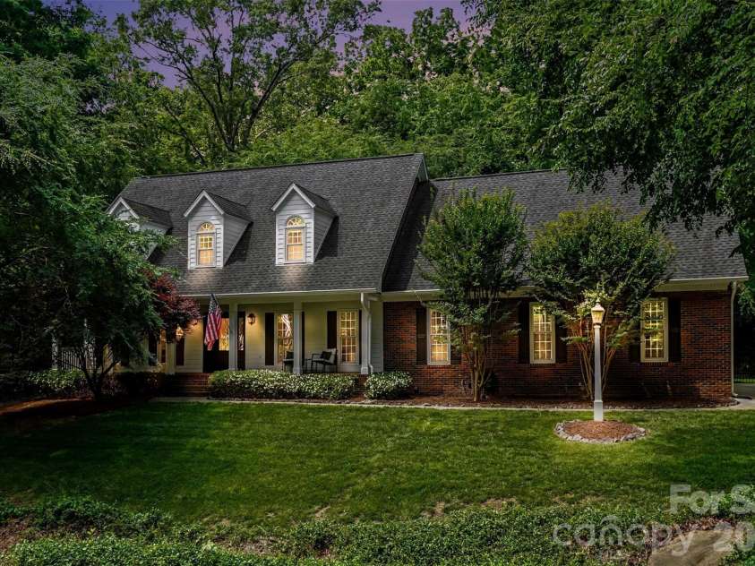 6128 Lake Providence Lane, Charlotte, NC 28277.  MLS# CAR4389001, YatesRealty ID 31820. 