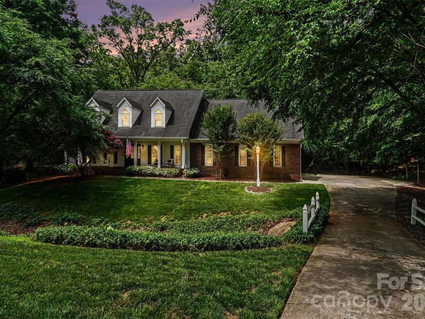 6128 Lake Providence Lane, Charlotte, NC 28277.  MLS# CAR4389001, YatesRealty ID 31820. 