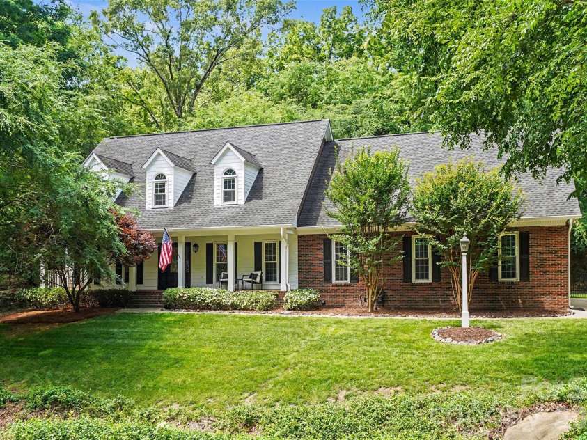 6128 Lake Providence Lane, Charlotte, NC 28277.  MLS# CAR4389001, YatesRealty ID 31820. 