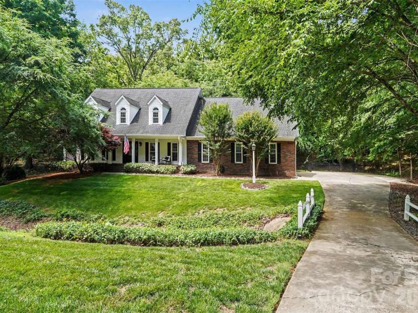 6128 Lake Providence Lane, Charlotte, NC 28277.  MLS# CAR4389001, YatesRealty ID 31820. 