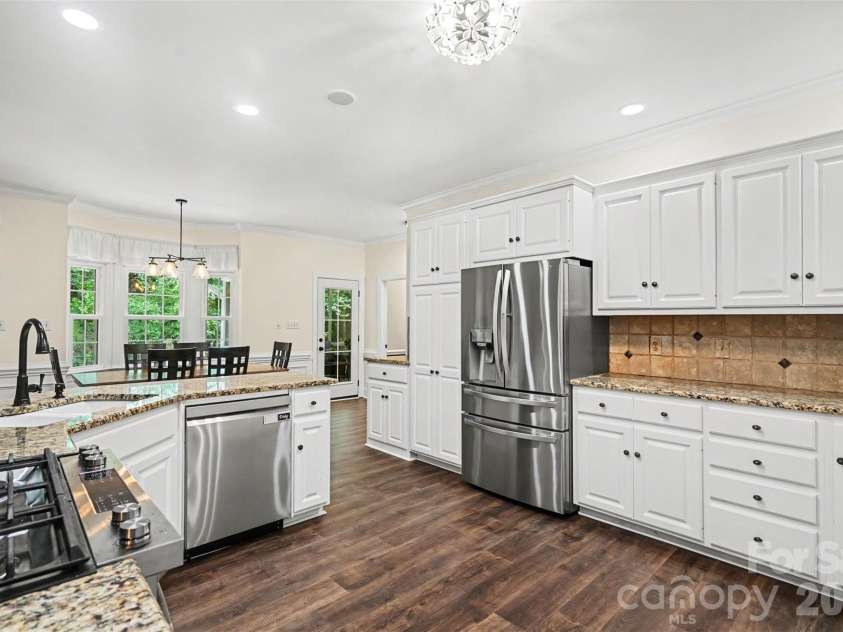 6128 Lake Providence Lane, Charlotte, NC 28277.  MLS# CAR4389001, YatesRealty ID 31820. 