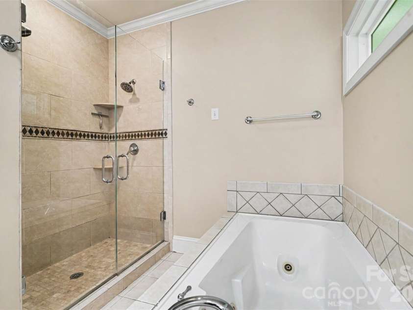 6128 Lake Providence Lane, Charlotte, NC 28277.  MLS# CAR4389001, YatesRealty ID 31820. 