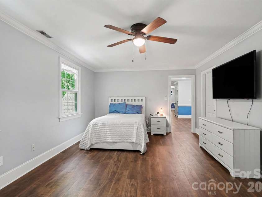 6128 Lake Providence Lane, Charlotte, NC 28277.  MLS# CAR4389001, YatesRealty ID 31820. 