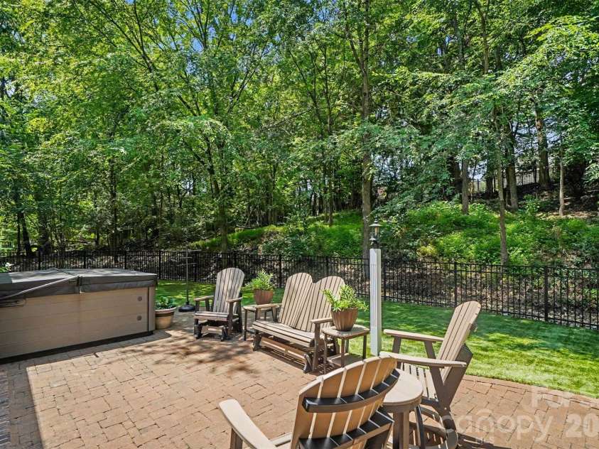 6128 Lake Providence Lane, Charlotte, NC 28277.  MLS# CAR4389001, YatesRealty ID 31820. 