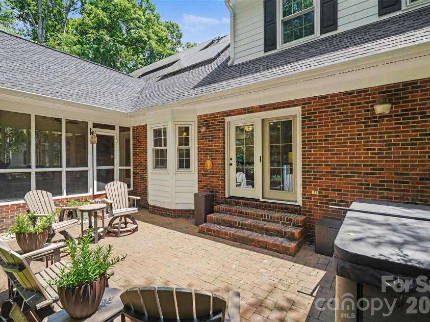 6128 Lake Providence Lane, Charlotte, NC 28277.  MLS# CAR4389001, YatesRealty ID 31820. 
