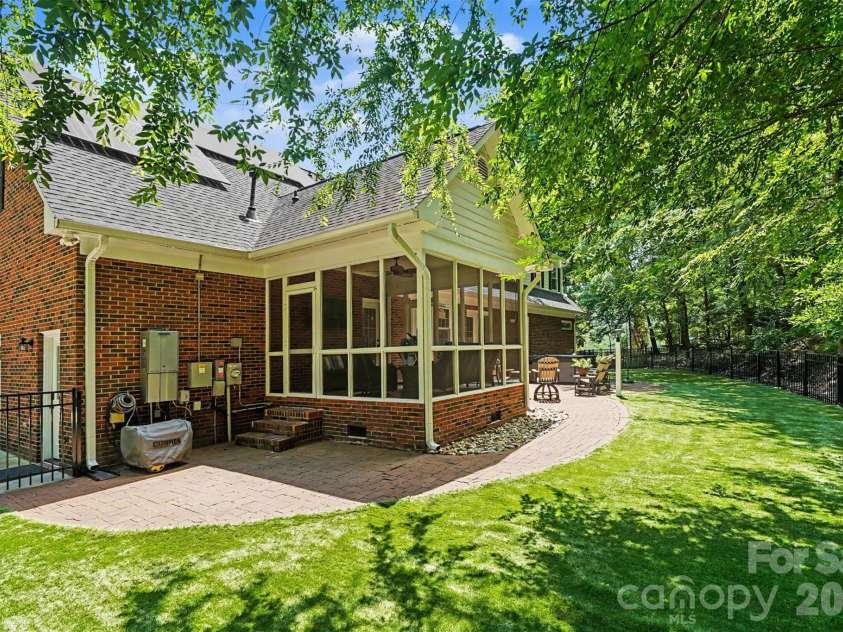 6128 Lake Providence Lane, Charlotte, NC 28277.  MLS# CAR4389001, YatesRealty ID 31820. 