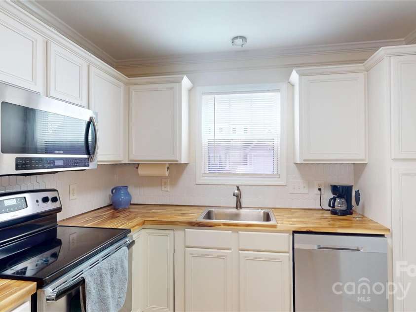 3219 Salud Lane, Fort Mill, SC 29707.  MLS# CAR4288369, YatesRealty ID 31821. 