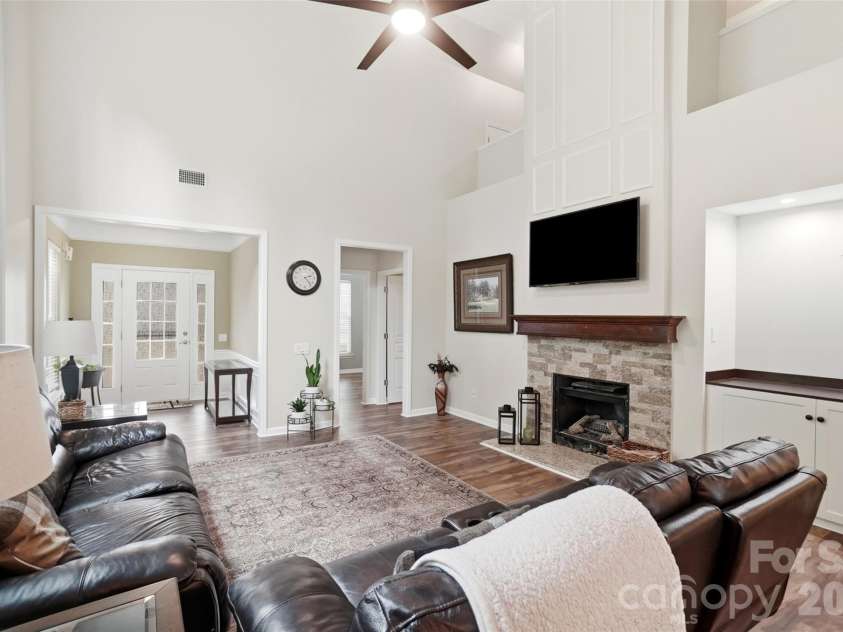 3402 Darlington Road, Matthews, NC 28105.  MLS# CAR4389416, YatesRealty ID 31821. 