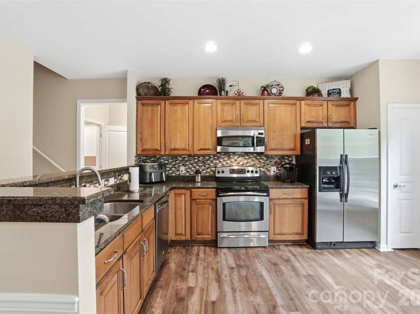 3402 Darlington Road, Matthews, NC 28105.  MLS# CAR4389416, YatesRealty ID 31821. 