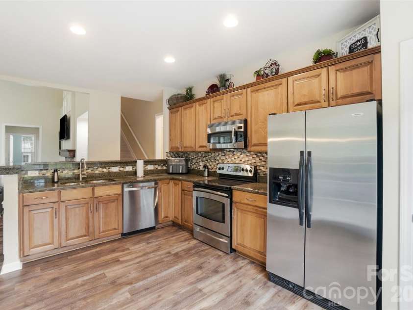 3402 Darlington Road, Matthews, NC 28105.  MLS# CAR4389416, YatesRealty ID 31821. 