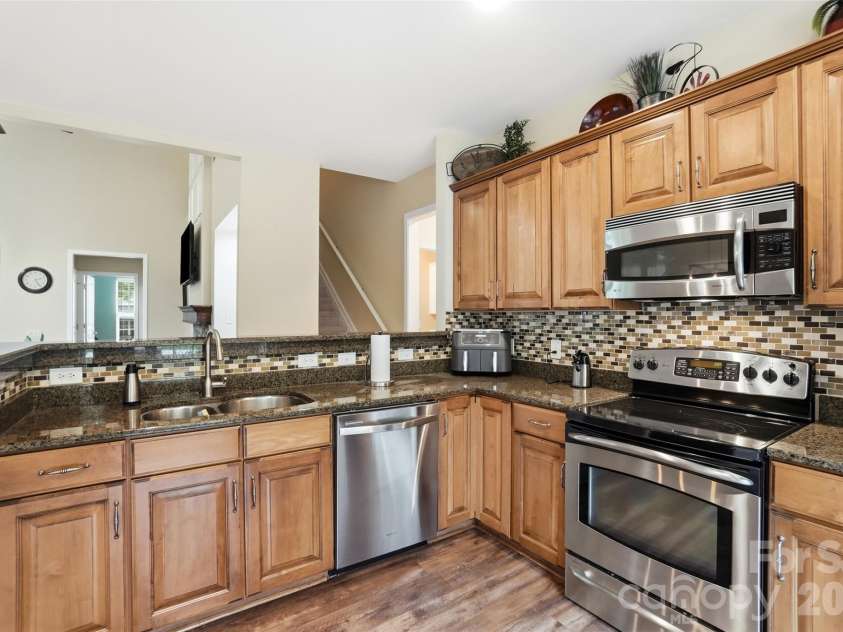 3402 Darlington Road, Matthews, NC 28105.  MLS# CAR4389416, YatesRealty ID 31821. 