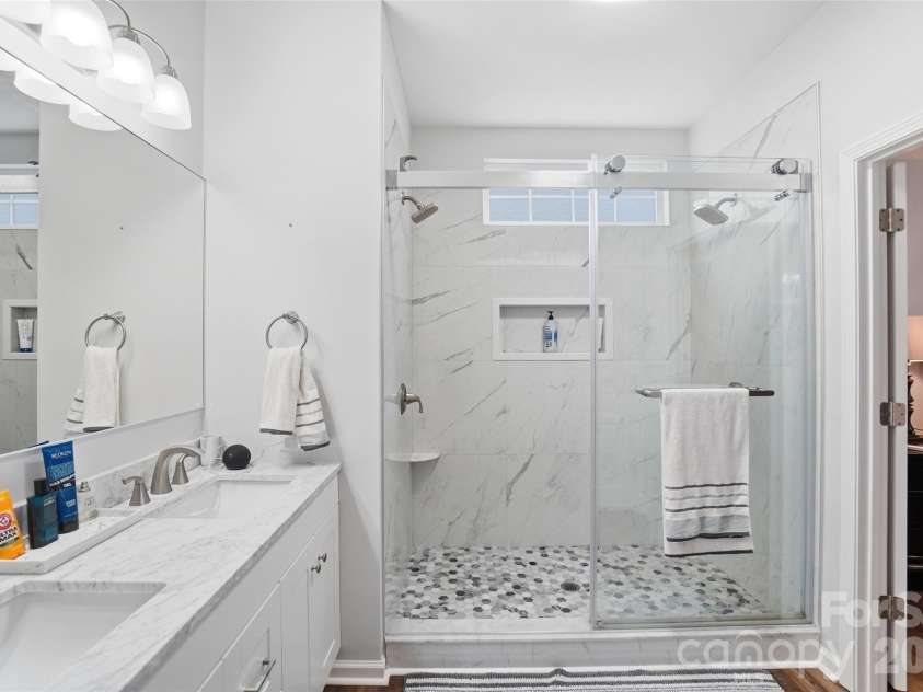3402 Darlington Road, Matthews, NC 28105.  MLS# CAR4389416, YatesRealty ID 31821. 