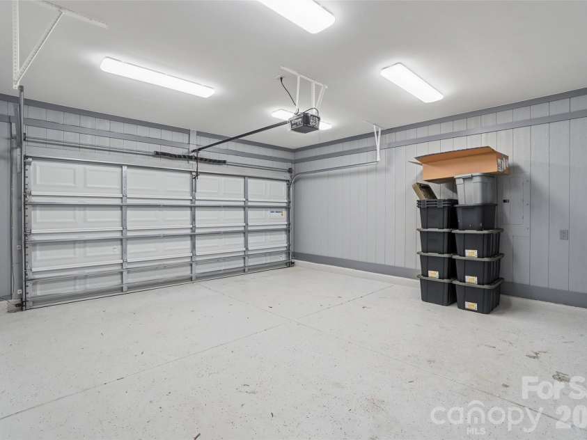 3402 Darlington Road, Matthews, NC 28105.  MLS# CAR4389416, YatesRealty ID 31821. 